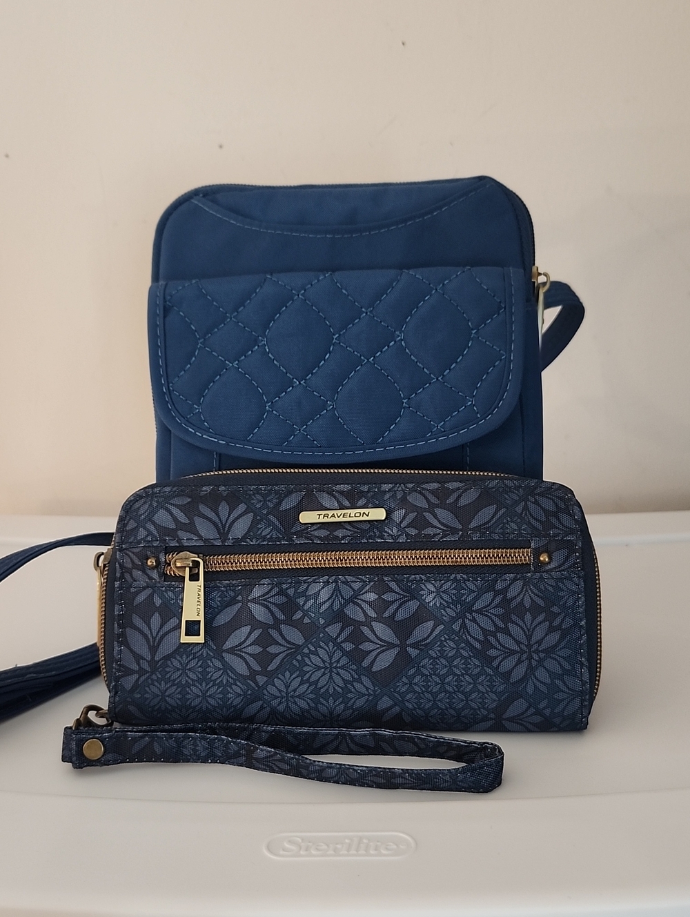 Travelon Anti-Theft Crossbody/Pouch w/Free Travelon Wristlet/Wallet (New)